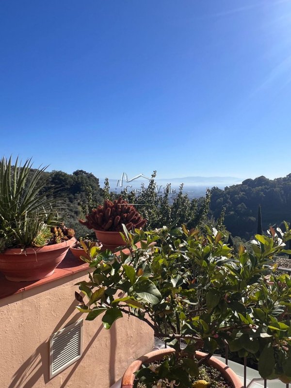 casa indipendente in vendita a Carmignano