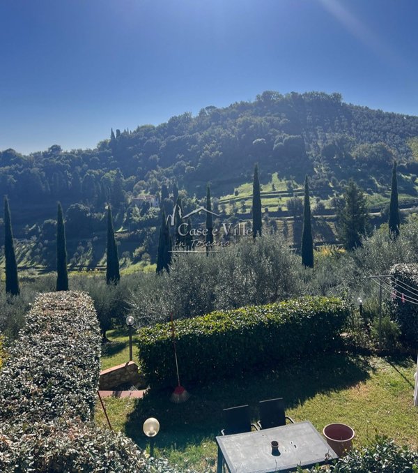 casa indipendente in vendita a Carmignano