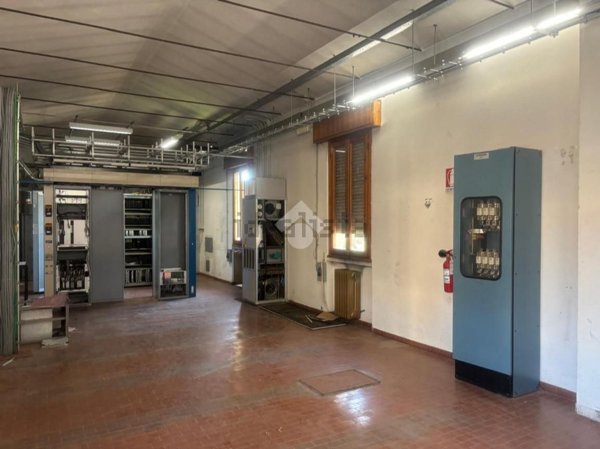 locale di sgombero in vendita a Carmignano