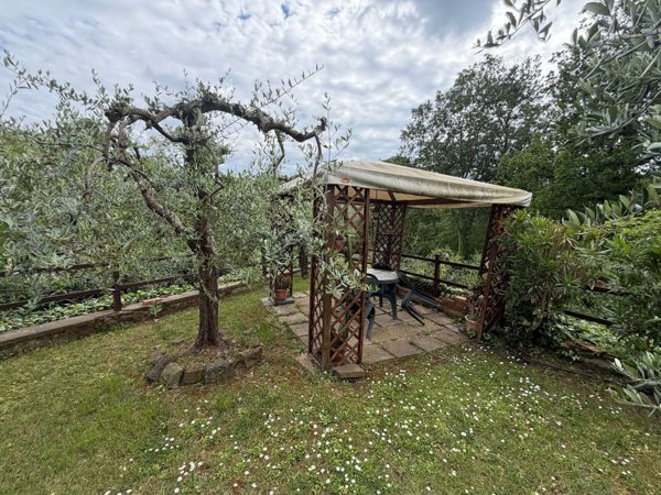 casa indipendente in vendita a Carmignano