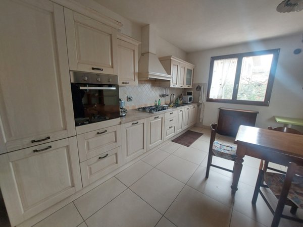 casa indipendente in vendita a Carmignano