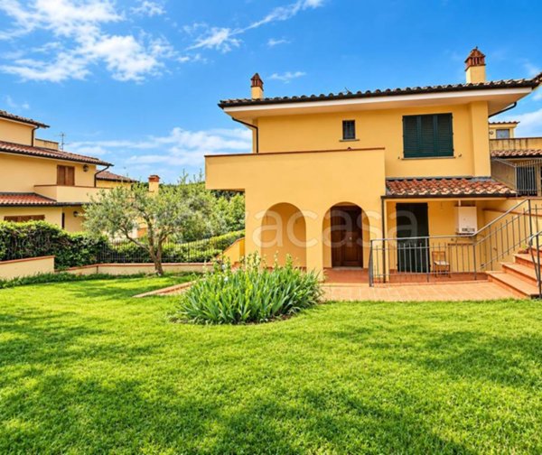 casa indipendente in vendita a Carmignano