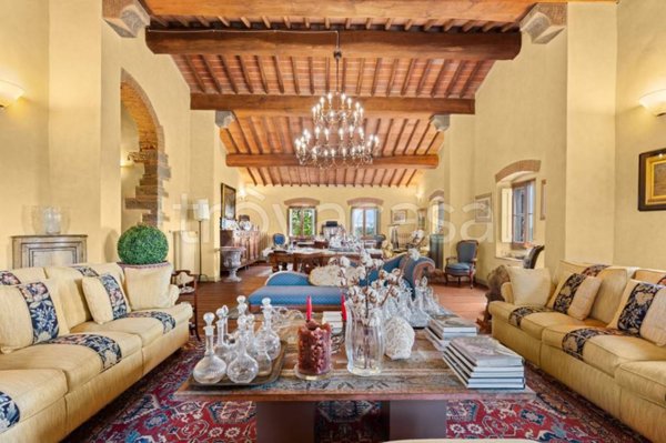 villa in vendita a Carmignano