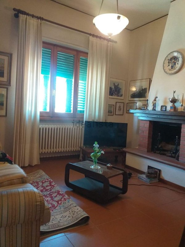 casa indipendente in vendita a Carmignano