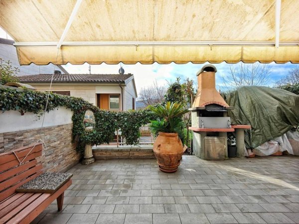 casa indipendente in vendita a Carmignano