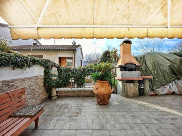 casa indipendente in vendita a Carmignano