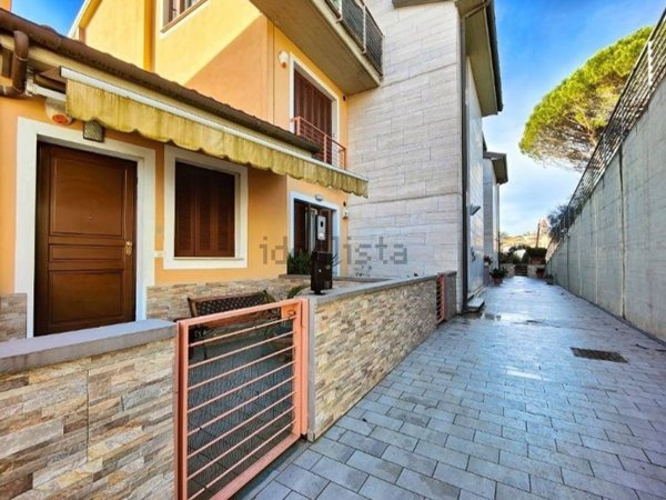 casa indipendente in vendita a Carmignano