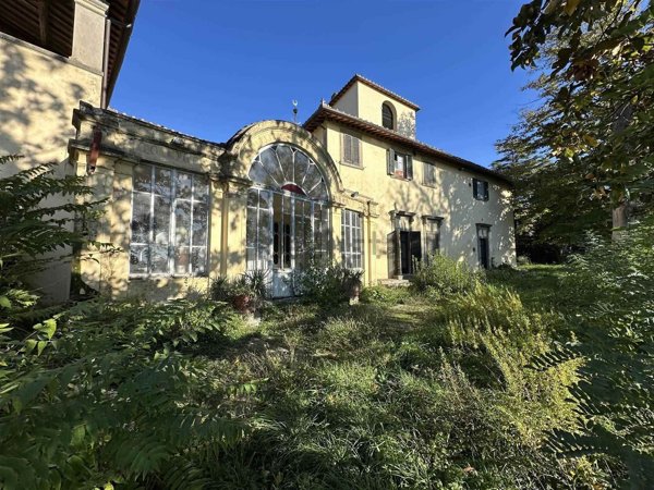 villa in vendita a Carmignano