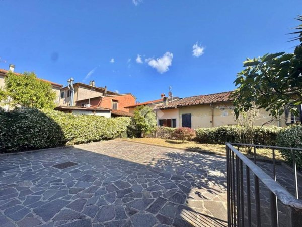 casa indipendente in vendita a Carmignano