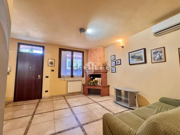casa indipendente in vendita a Carmignano