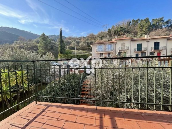 casa indipendente in vendita a Carmignano