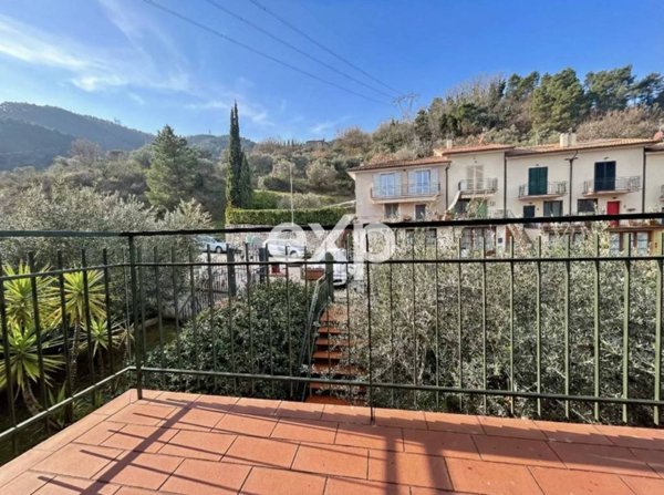 casa indipendente in vendita a Carmignano