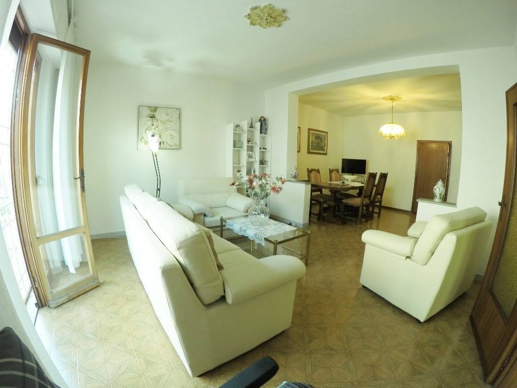 casa indipendente in vendita a Carmignano