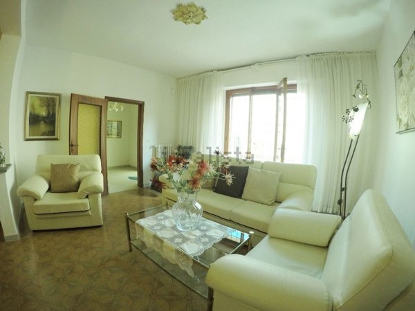 casa indipendente in vendita a Carmignano