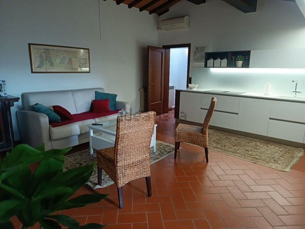 casa indipendente in vendita a Carmignano
