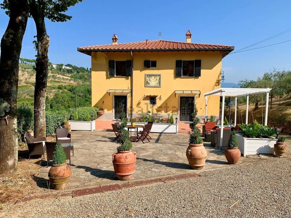 casa indipendente in vendita a Carmignano