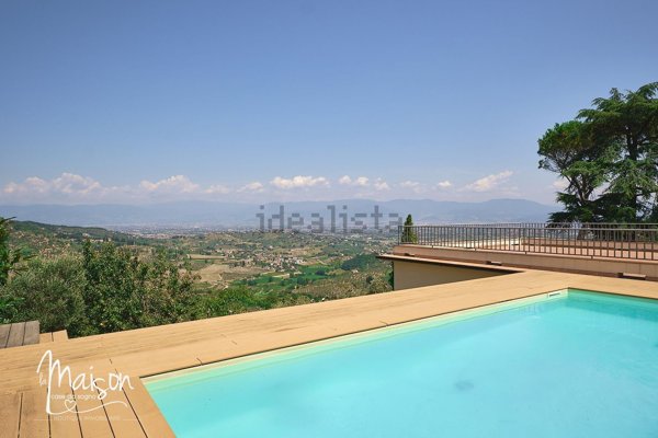 casa indipendente in vendita a Carmignano