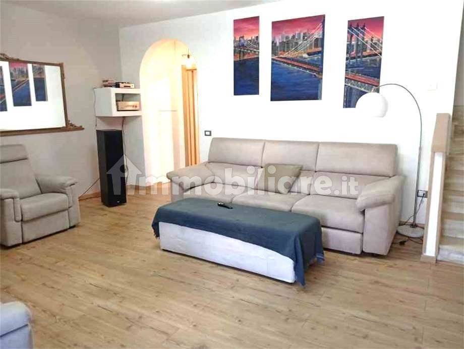 casa indipendente in vendita a Carmignano