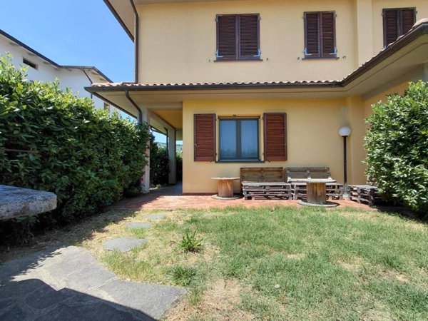 casa indipendente in vendita a Carmignano