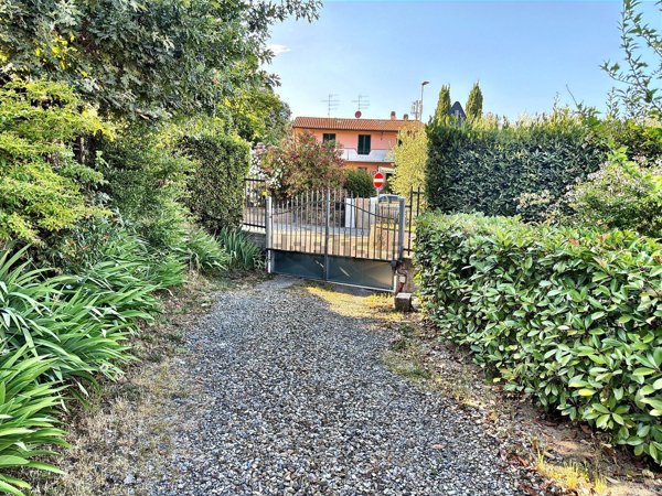 casa indipendente in vendita a Carmignano