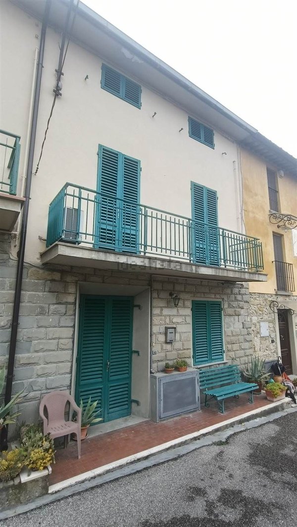 casa indipendente in vendita a Carmignano