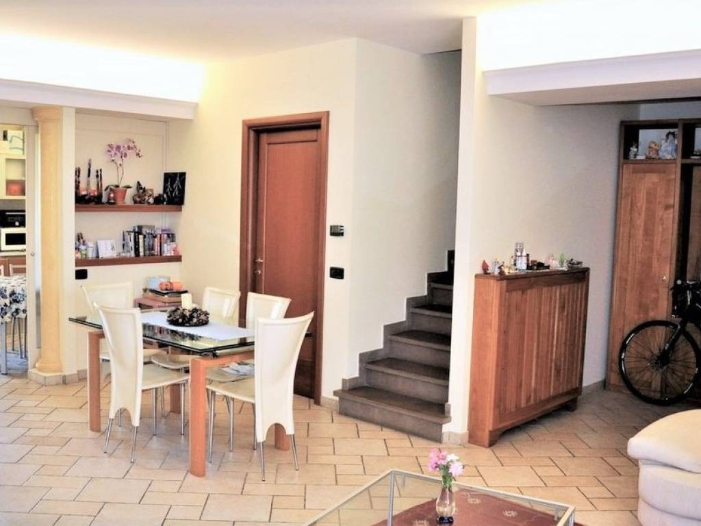 casa indipendente in vendita a Carmignano