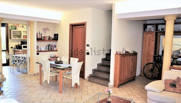 casa indipendente in vendita a Carmignano