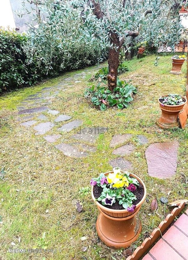 casa indipendente in vendita a Carmignano