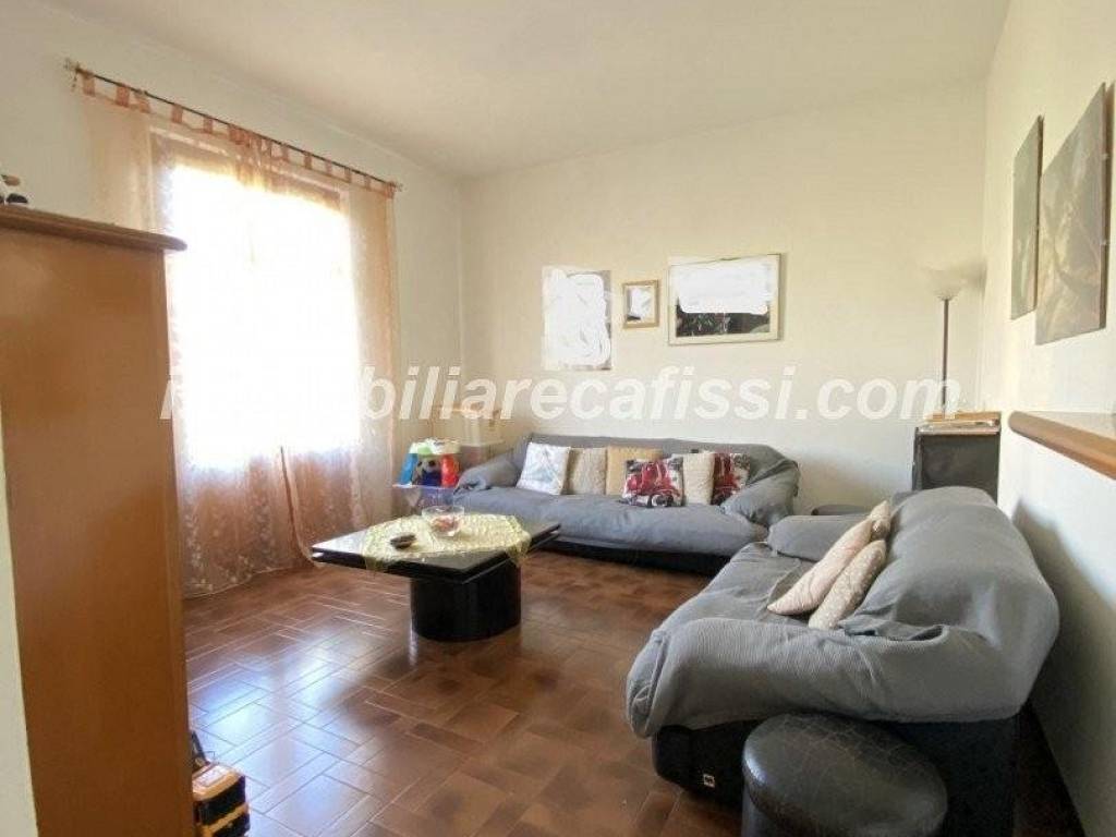 casa indipendente in vendita a Carmignano