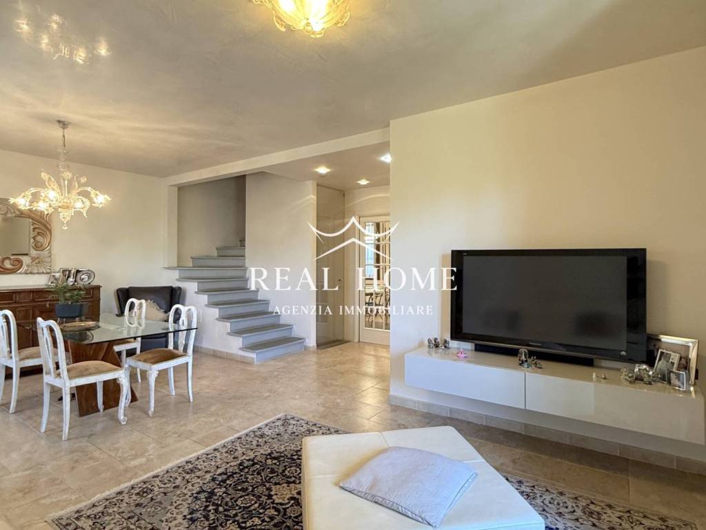 casa indipendente in vendita a Carmignano