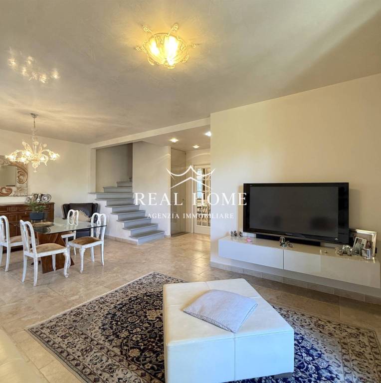 casa indipendente in vendita a Carmignano