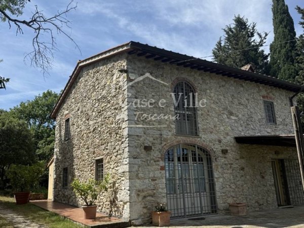 casa indipendente in vendita a Carmignano