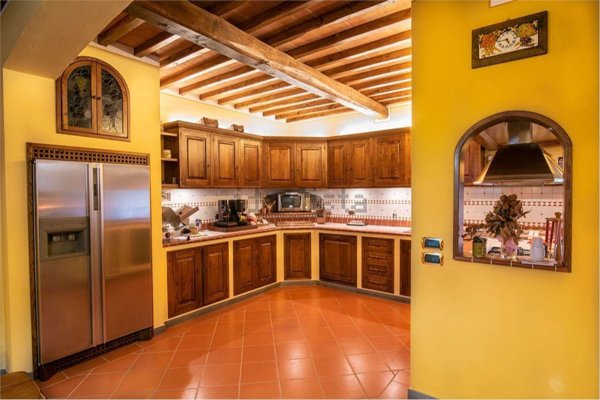 casa indipendente in vendita a Carmignano