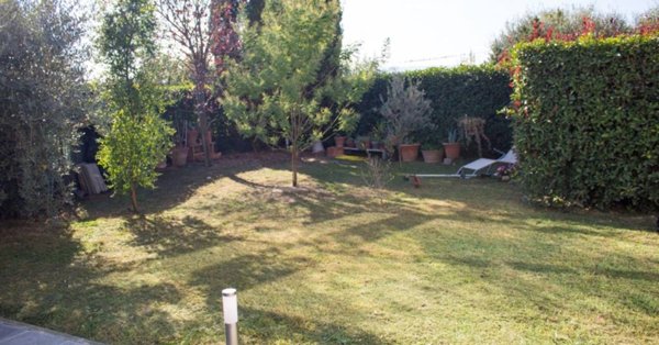casa indipendente in vendita a Carmignano