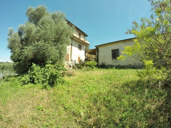 casa indipendente in vendita a Carmignano