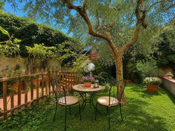 casa indipendente in vendita a Carmignano