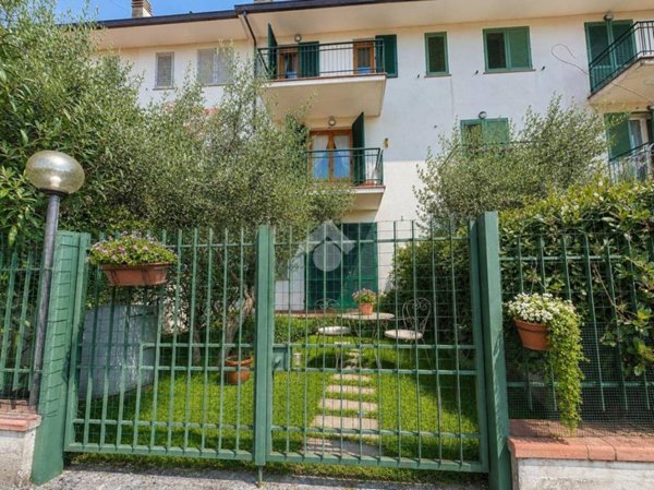 casa indipendente in vendita a Carmignano