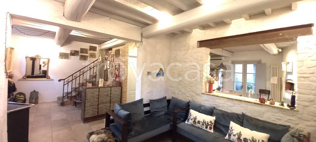 casa indipendente in vendita a Carmignano