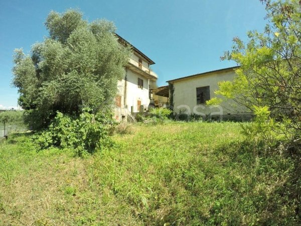 casa indipendente in vendita a Carmignano