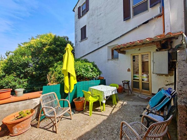 casa indipendente in vendita a Carmignano