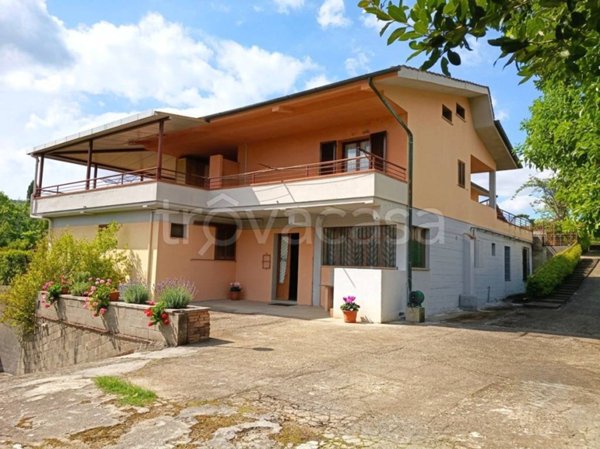 casa indipendente in vendita a Carmignano