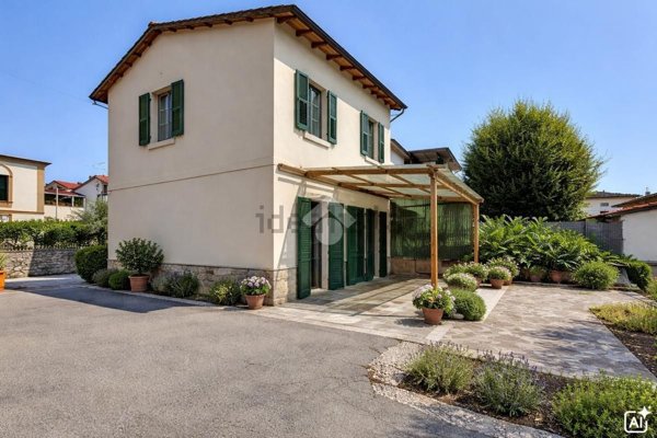 casa indipendente in vendita a Carmignano