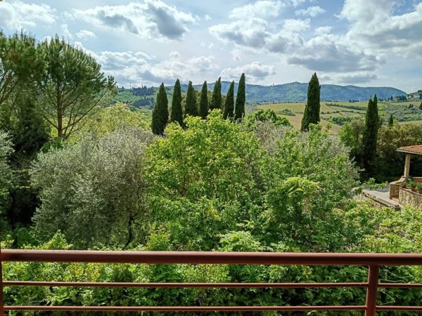 casa indipendente in vendita a Carmignano