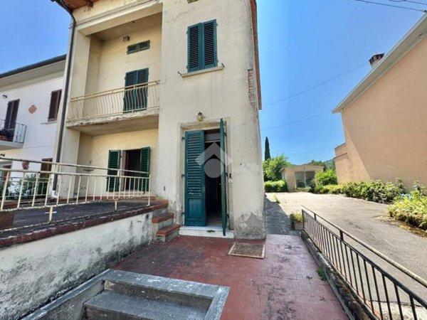 casa indipendente in vendita a Carmignano