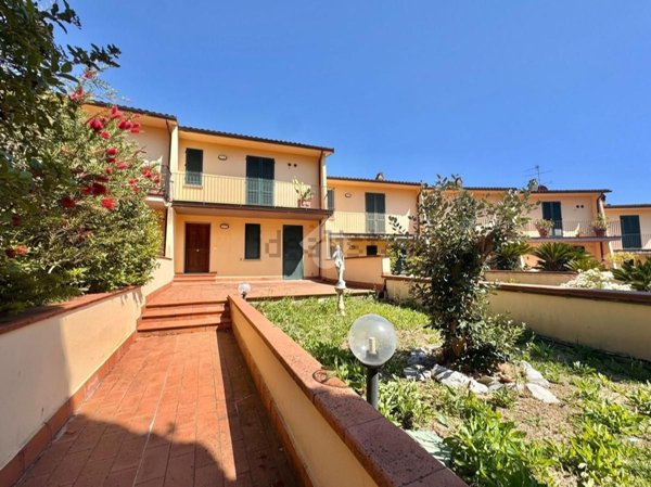 casa indipendente in vendita a Carmignano