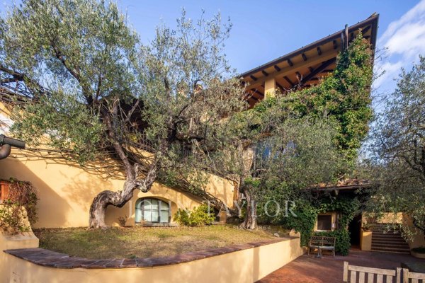 casa indipendente in vendita a Carmignano