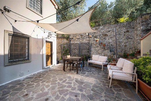 casa indipendente in vendita a Carmignano