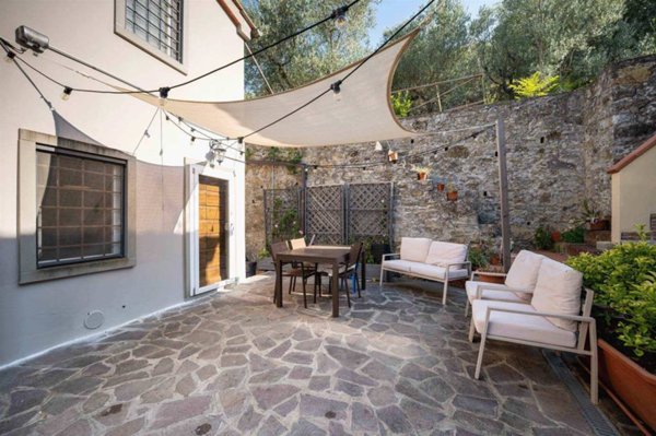 casa indipendente in vendita a Carmignano