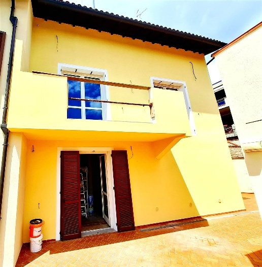 casa indipendente in vendita a Carmignano
