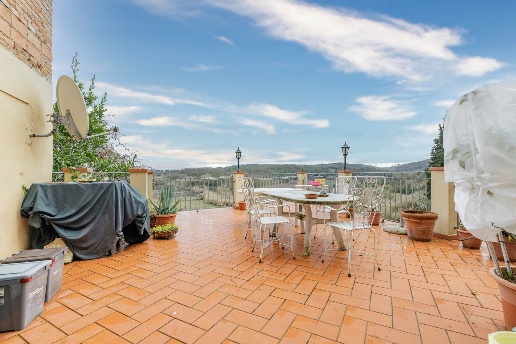 casa indipendente in vendita a Carmignano